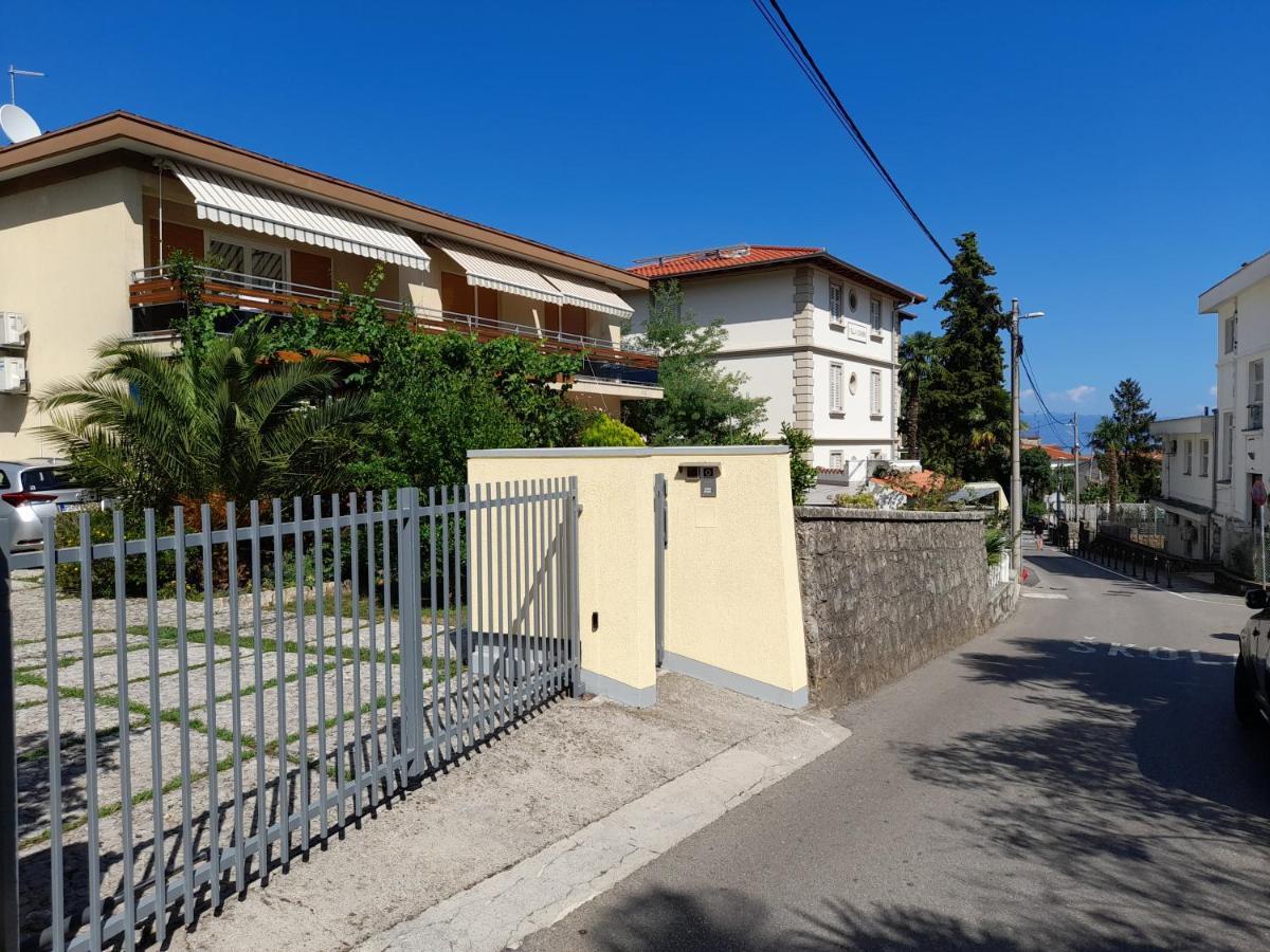 Apartments Orange Ловран Экстерьер фото