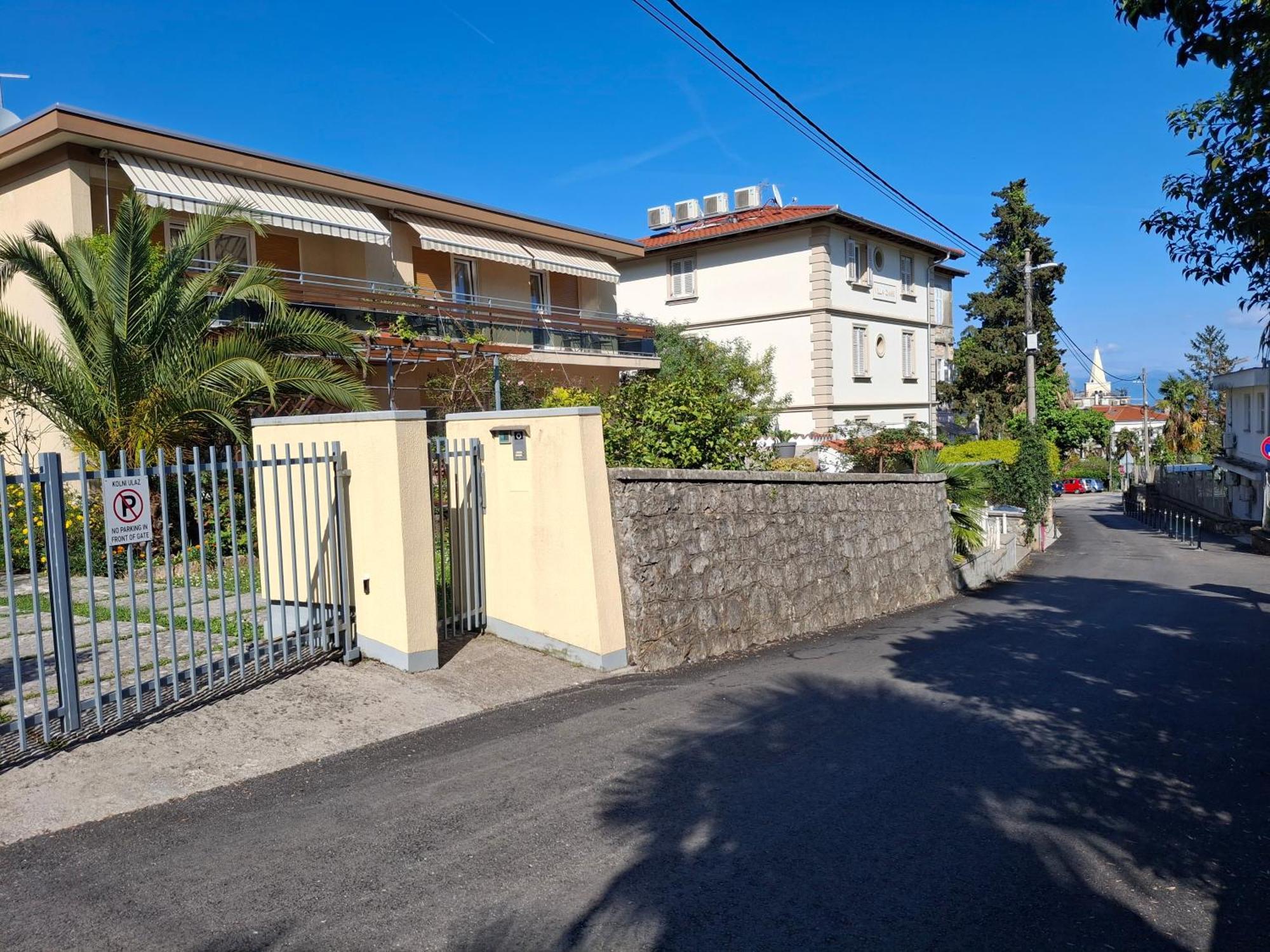 Apartments Orange Ловран Экстерьер фото
